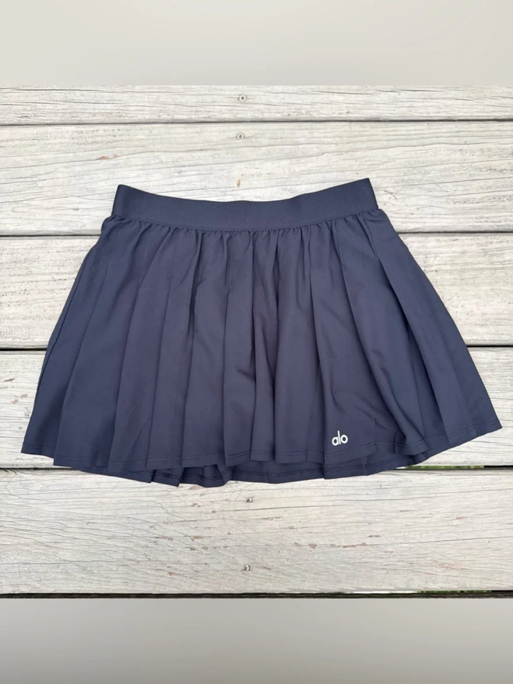 Alo Yoga Varsity Tennis Pleated Skirt in black size XS